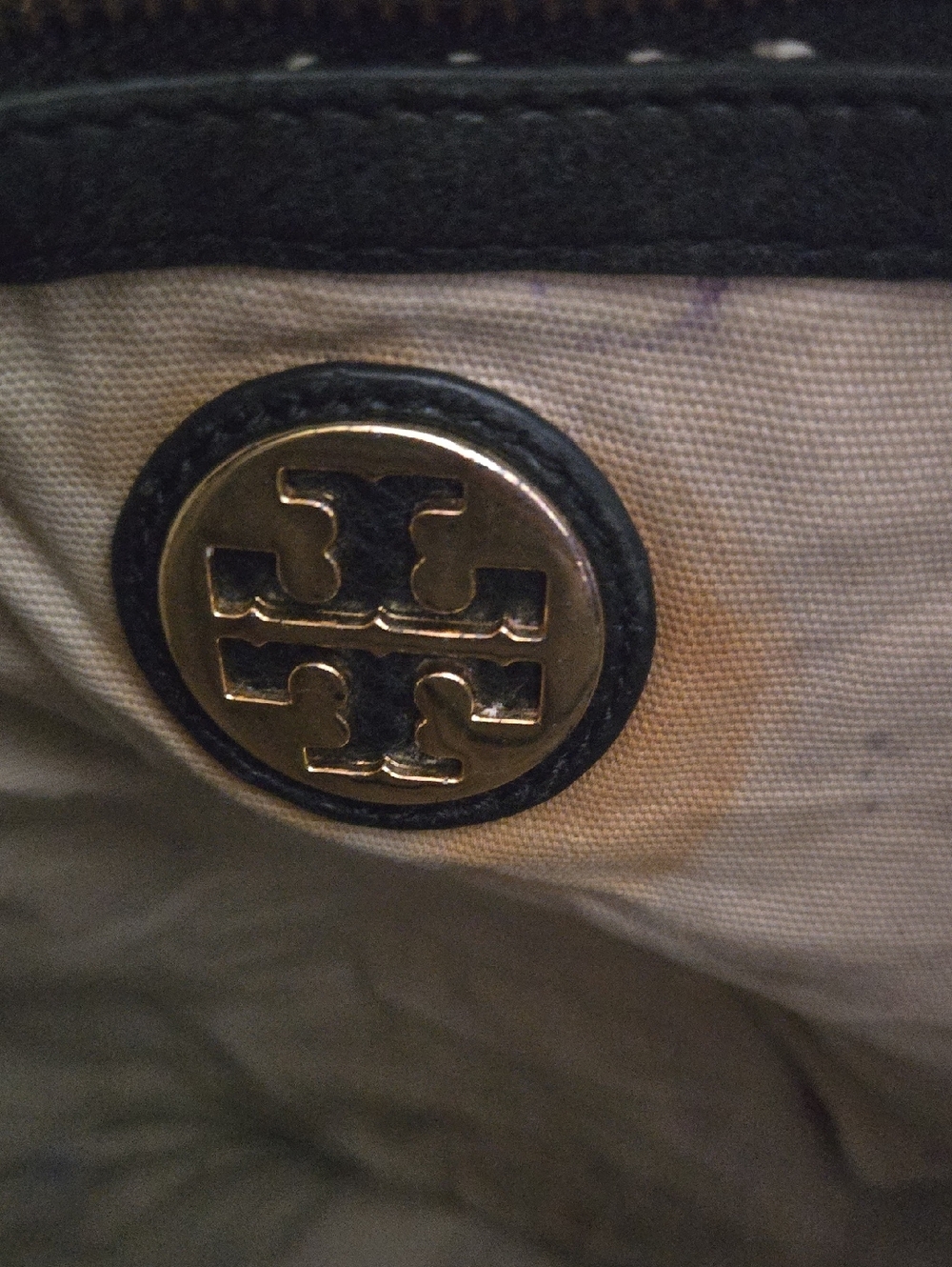 Tory Burch Black Leather Shoulder Bag with Decorative Logo Medallion - Picture 10 of 16